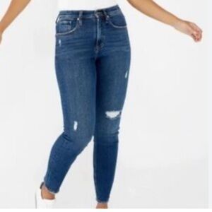 Silver Women’s Frisco Skinny Distressed Jeans Size 29